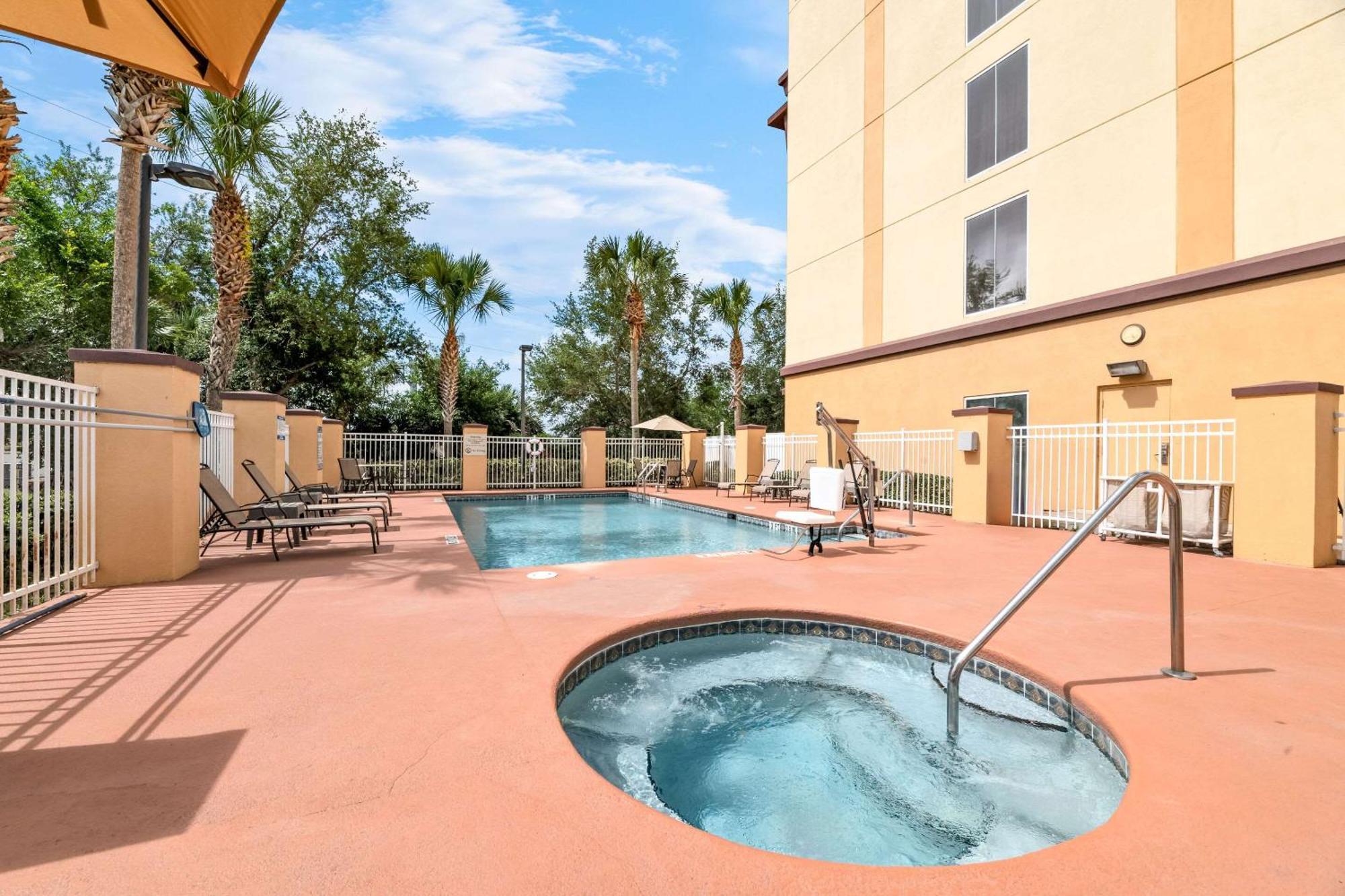 Comfort Suites Orlando Airport Eksteriør bilde